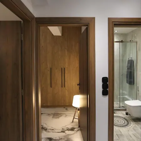 La Luxury Kreousa شقة